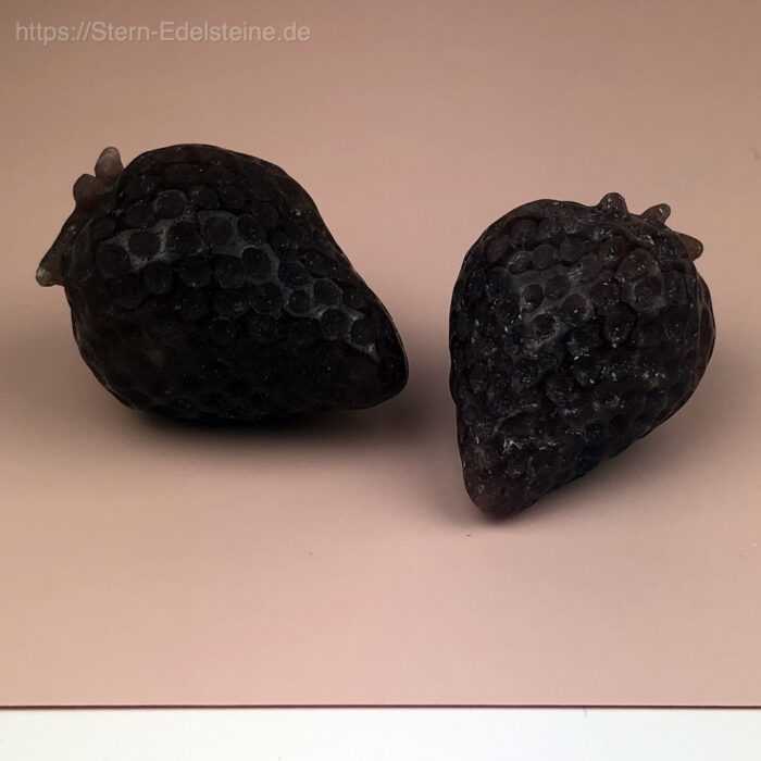 schnitzereien-Erdbeerquarz-Erdbeere2 Schnitzereien - Erdbeeren Erdbeerquarz – Bild 2